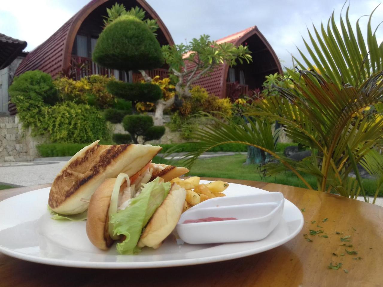 Batununggul Bamboo Bungalow Jungle View מראה חיצוני תמונה